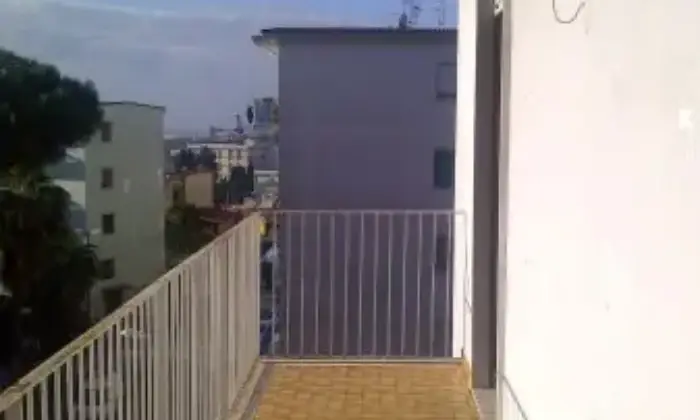 Rexer-Napoli-Trilocale-non-arredato-TERRAZZO
