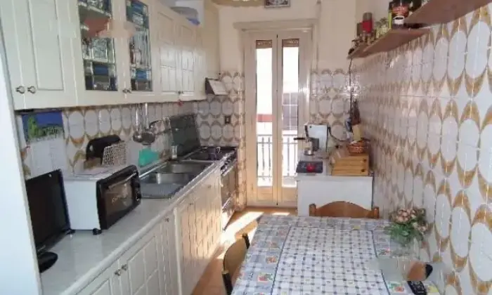 Rexer-Roma-Trilocale-con-tripla-esposizione-CUCINA