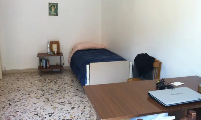 Rexer-Napoli-Stanze-per-studentesse-CAMERA-DA-LETTO