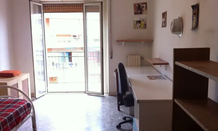 Rexer-Napoli-Stanze-per-studentesse-CAMERA-DA-LETTO