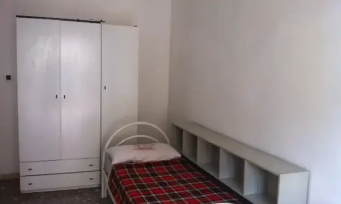 Rexer-Napoli-Stanze-per-studentesse-CAMERA-DA-LETTO