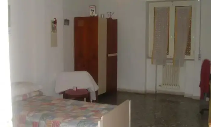 Rexer-Napoli-Stanze-per-studentesse-CAMERA-DA-LETTO