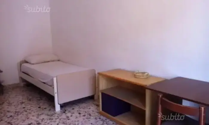 Rexer-Napoli-Stanze-per-studentesse-CAMERA-DA-LETTO