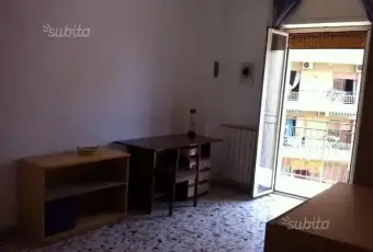 Rexer-Napoli-Stanze-per-studentesse-CAMERA-DA-LETTO