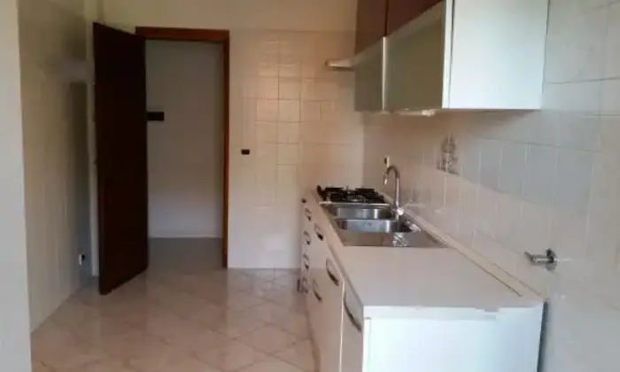 Rexer-Roma-Rifinito-luminoso-trilocale-CUCINA