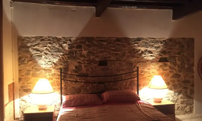 Rexer-Pescaglia-Appartamenti-casa-vacanza-CAMERA-DA-LETTO