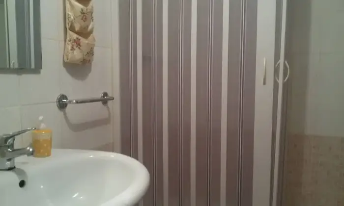Rexer-Giugliano-in-Campania-FITTASI-MONOLOCALE-A-VARCATURO-BREVI-PERIODI-BAGNO