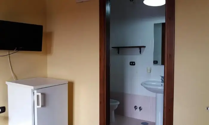 Rexer-Giugliano-in-Campania-FITTASI-MONOLOCALE-A-VARCATURO-BREVI-PERIODI-BAGNO