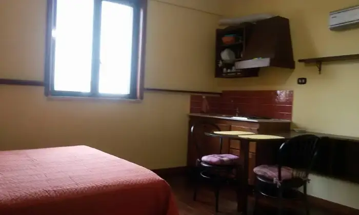 Rexer-Giugliano-in-Campania-FITTASI-MONOLOCALE-A-VARCATURO-BREVI-PERIODI-CAMERA-DA-LETTO