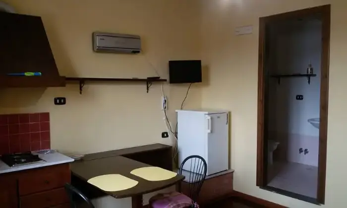 Rexer-Giugliano-in-Campania-FITTASI-MONOLOCALE-A-VARCATURO-BREVI-PERIODI-CAMERA-DA-LETTO