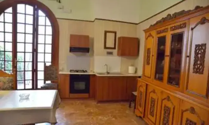 Rexer-San-Pietro-in-Lama-Bellissima-e-ampia-casa-ristrutturata-CUCINA