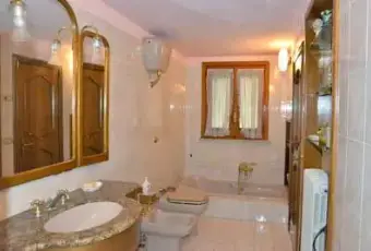 Rexer-San-Pietro-in-Lama-Bellissima-e-ampia-casa-ristrutturata-BAGNO