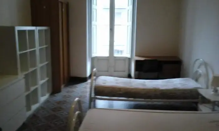 Rexer-Bari-Camere-con-balcone-in-zona-strategica-CAMERA-DA-LETTO