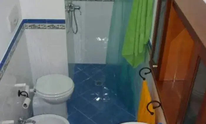 Rexer-Aradeo-Appartamento-in-centro-storico-per-visitare-il-Salento-BAGNO