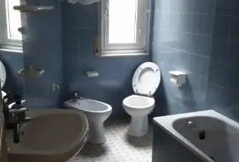 Rexer-Genova-Faviloso-Quadrilocale-luminosorifinito-BAGNO