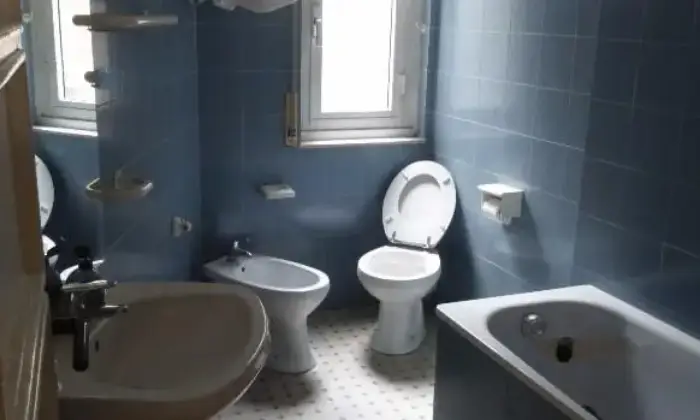 Rexer-Genova-Faviloso-Quadrilocale-luminosorifinito-BAGNO