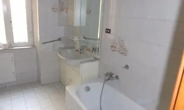 Rexer-Genova-Camera-doppia-con-due-letti-singoli-BAGNO