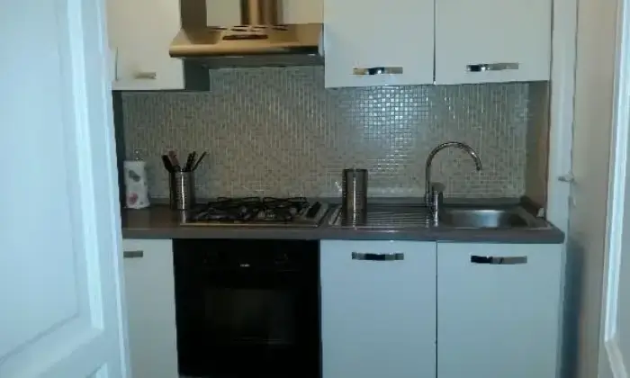 Rexer-Genova-Grazioso-appartamento-in-centro-CUCINA