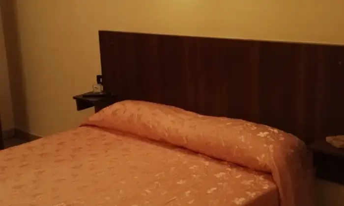 Rexer-Napoli-Bilocali-arredati-CAMERA-DA-LETTO