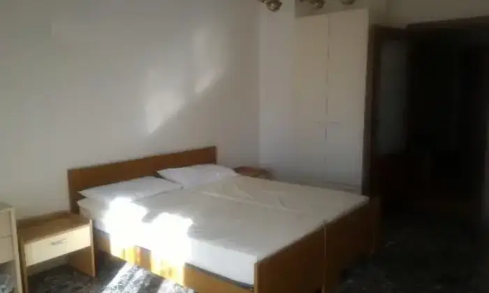 Rexer-isernia-Camere-singole-servitissime-in-prestigioso-appartamento-CAMERA-DA-LETTO