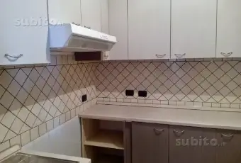 Rexer-Giugliano-in-Campania-Ampia-villa-su-due-livelli-con-vista-lago-CUCINA