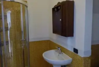 Rexer-Giugliano-in-Campania-Ampia-villa-su-due-livelli-con-vista-lago-BAGNO
