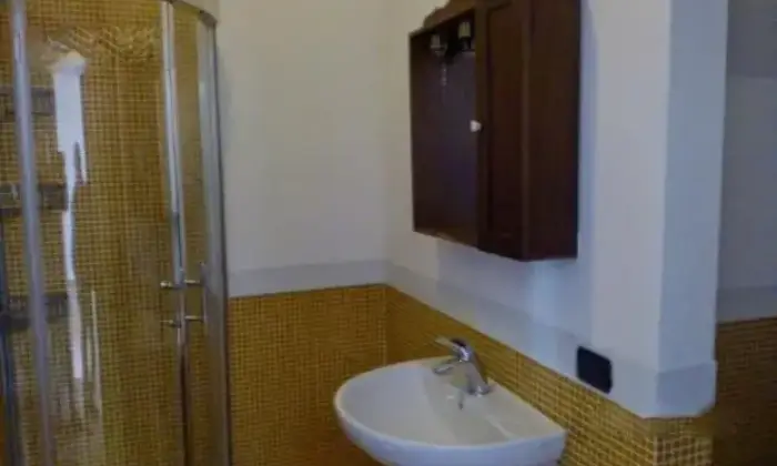 Rexer-Giugliano-in-Campania-Ampia-villa-su-due-livelli-con-vista-lago-BAGNO