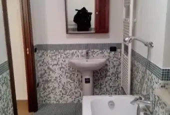 Rexer-Giugliano-in-Campania-Ampia-villa-su-due-livelli-con-vista-lago-BAGNO