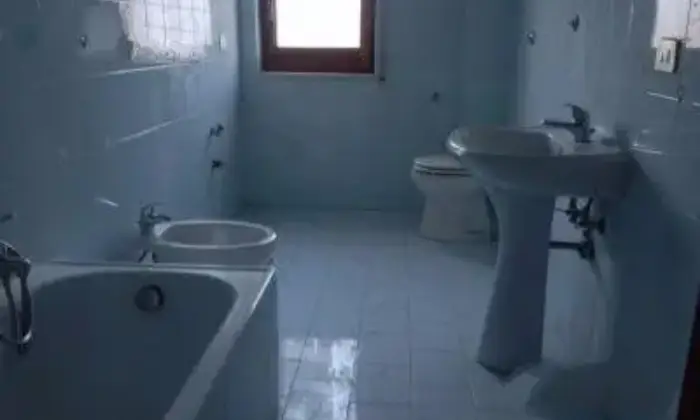 Rexer-Napoli-Ampio-bilocale-luminoso-piano-basso-BAGNO