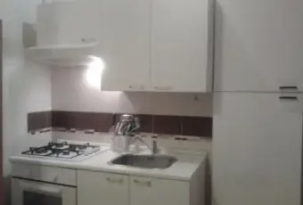 Rexer-Torino-Accogliente-bilocale-luminoso-con-vista-su-fiume-per-brevi-periodi-CUCINA