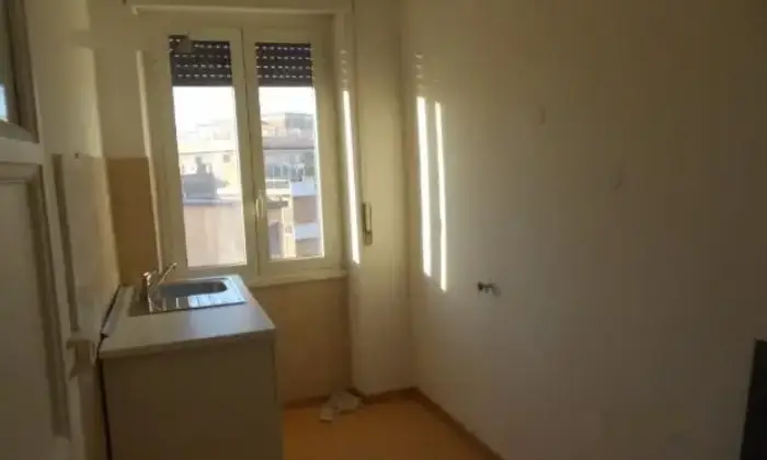 Rexer-Roma-Luminoso-bilocale-ristrutturato-CAMERA-DA-LETTO