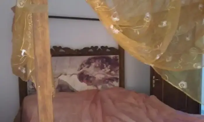 Rexer-Arienzo-Ampio-e-luminoso-appartamento-signorile-nel-centro-storico-CAMERA-DA-LETTO