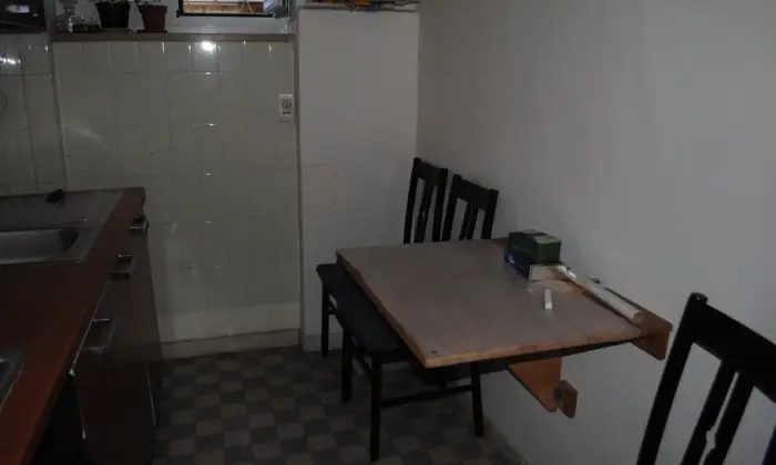 Rexer-Roma-Grazioso-bilocale-piano-terra-silenzioso-CUCINA
