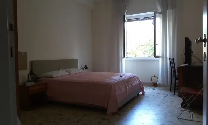Rexer-Roma-Grazioso-bilocale-piano-terra-silenzioso-CAMERA-DA-LETTO