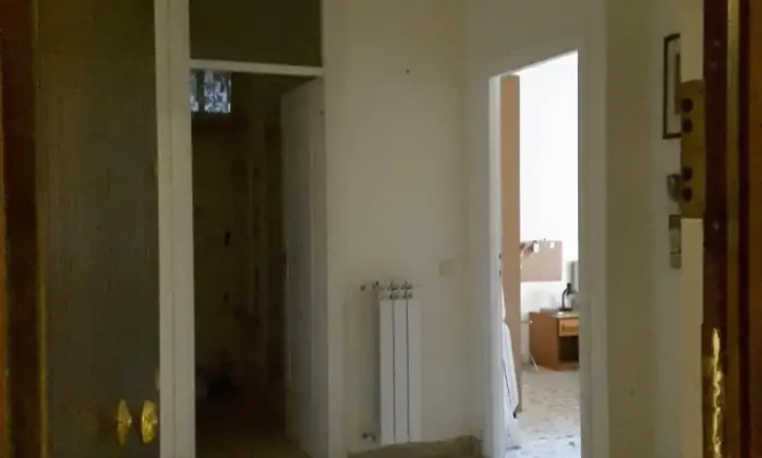 Rexer-Roma-Grazioso-bilocale-piano-terra-silenzioso-SALONE