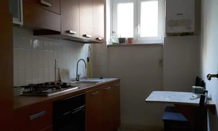 Rexer-Roma-Grazioso-bilocale-piano-terra-silenzioso-CUCINA