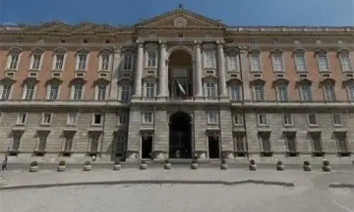 Rexer-Caserta-Nuovo-appartamentoUfficio-piano-basso-GARAGE