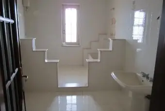 Rexer-Giugliano-in-Campania-Confortevole-appartamento-con-ampia-balconata-BAGNO