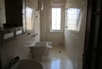 Rexer-Giugliano-in-Campania-Confortevole-appartamento-con-ampia-balconata-BAGNO