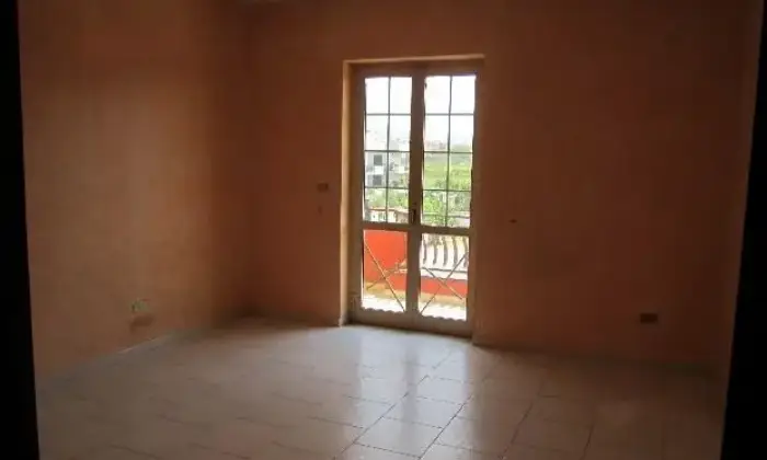Rexer-Giugliano-in-Campania-Confortevole-appartamento-con-ampia-balconata-CAMERA-DA-LETTO