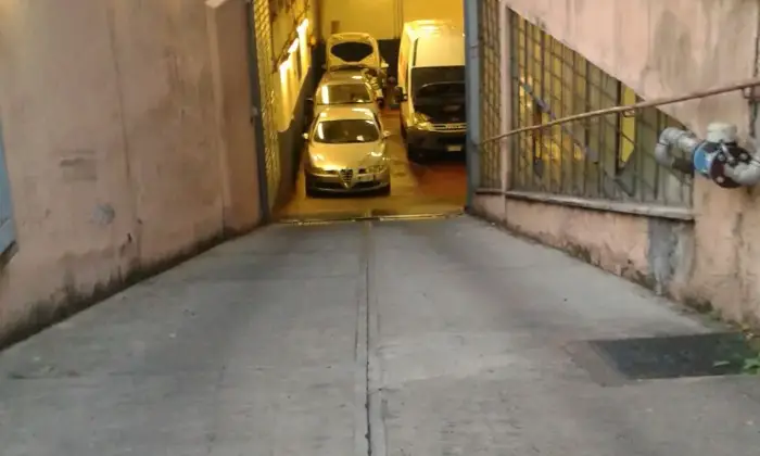 Rexer-roma-Locale-zona-san-giovanni-GARAGE