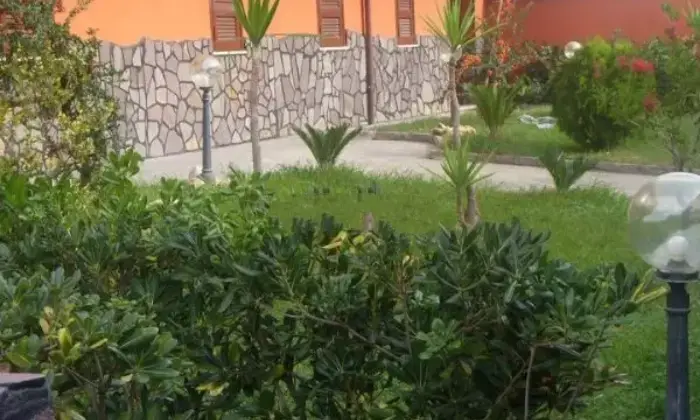 Rexer-Giugliano-in-Campania-Monolocale-GIARDINO