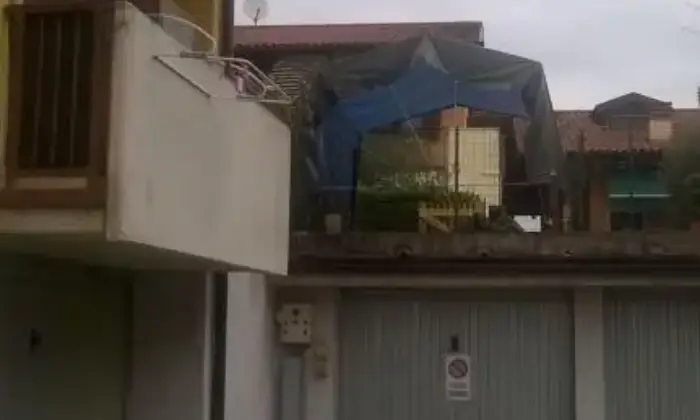 Rexer-Valeggio-sul-Mincio-Garage-con-spazio-per-piante-sovrastante-ESTERNO