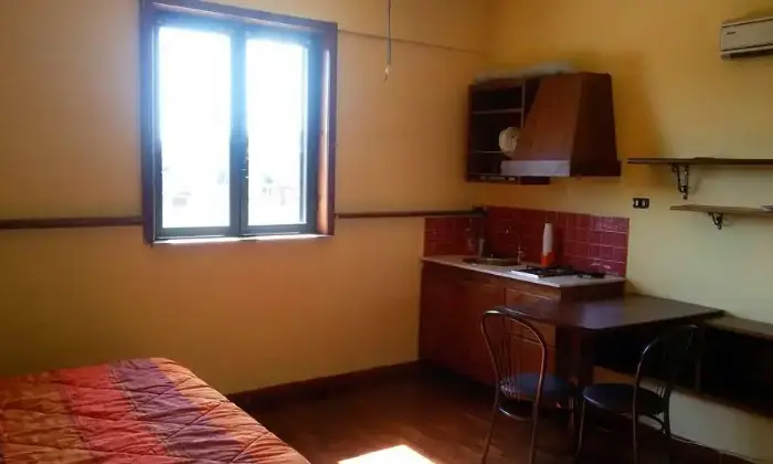 Rexer-Giugliano-in-Campania-FIITTASI-MONOLOCALI-E-BILOCALI-USO-TRANSITORIO-VARCATURO-CAMERA-DA-LETTO