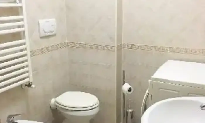 Rexer-Roma-Stanza-singola-arredata-zona-Giardinetti-BAGNO