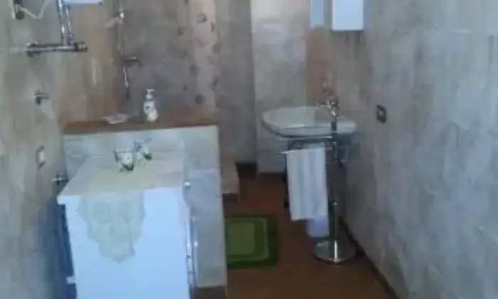 Rexer-Barete-Bilocale-arredato-a-Barete-BAGNO