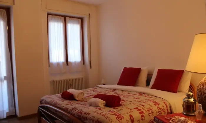 Rexer-Cremeno-Luminoso-bilocale-skyline-Grigna-CAMERA-DA-LETTO