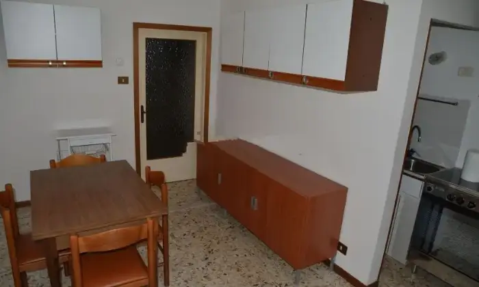 Rexer-Radicofani-Grazioso-trilocale-su-due-livelli-a-Radicofani-CUCINA