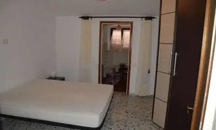 Rexer-Radicofani-Grazioso-trilocale-su-due-livelli-a-Radicofani-CAMERA-DA-LETTO