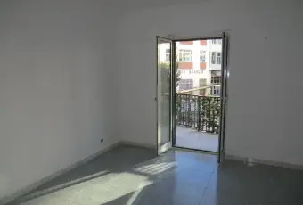 Rexer-Caserta-Ampio-luminoso-appartamento-SALONE